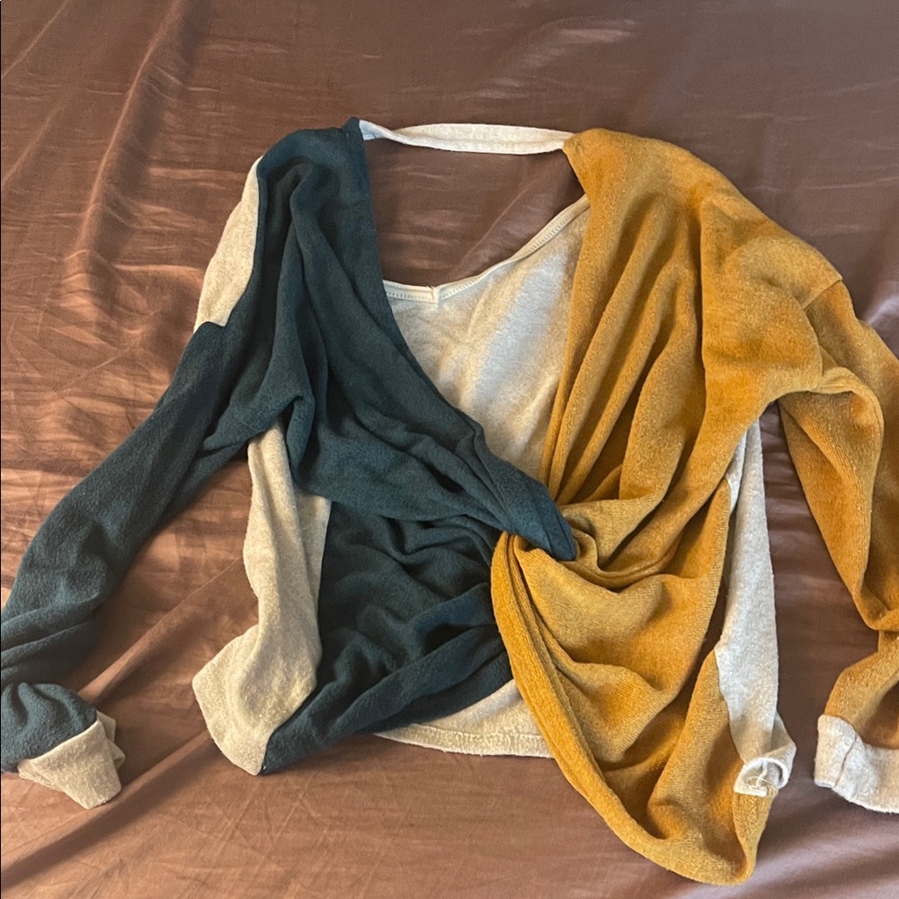 Chic Colorblock Sweater - Picture 2 of 2